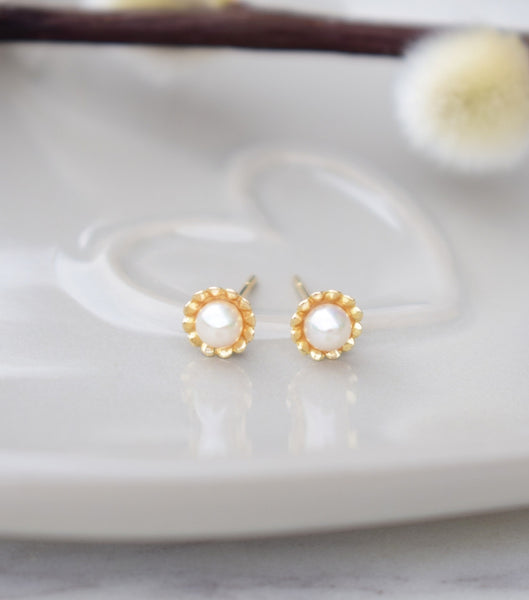9ct Yellow Gold Scalloped Flower Stud Earrings, earrings - Katherine Swaine